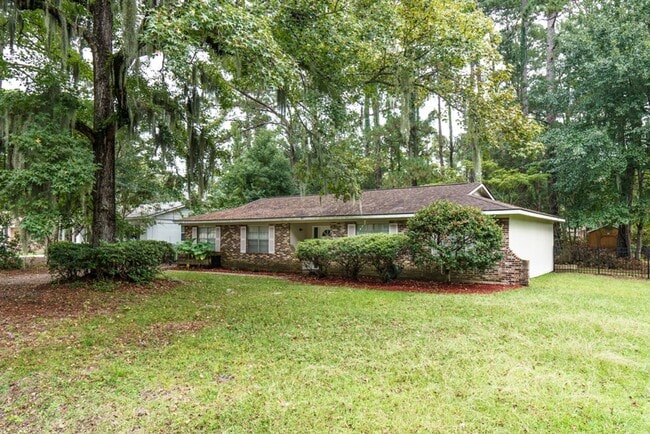 Building Photo - Beautiful 4 bedroom in the heart of Mossy Oaks!