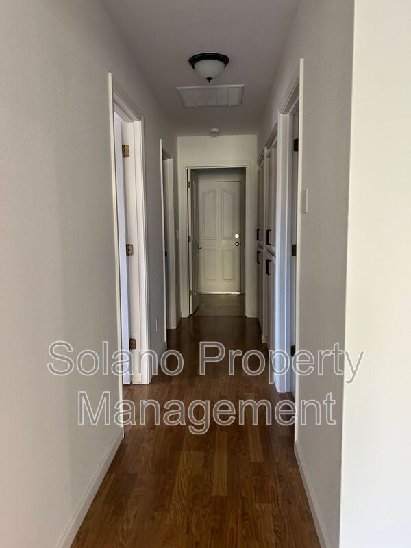 Building Photo - 542 Fiesta Ct