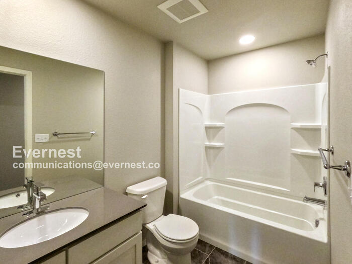 Building Photo - 2814 Barnstormer St