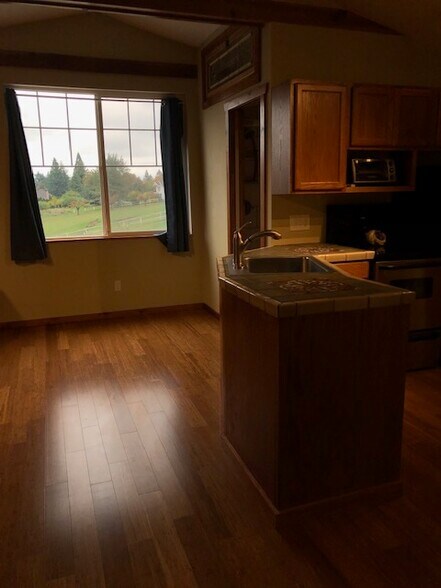 Building Photo - 1245 Englewood Dr