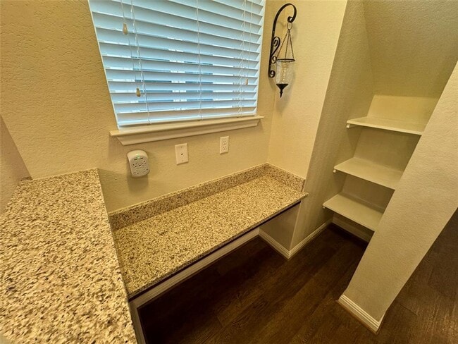 Building Photo - 120 Buckthorn Dr