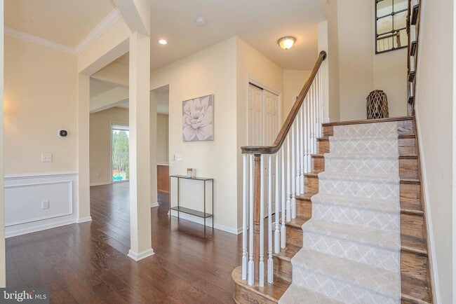 Building Photo - 1802 Yearling Ct