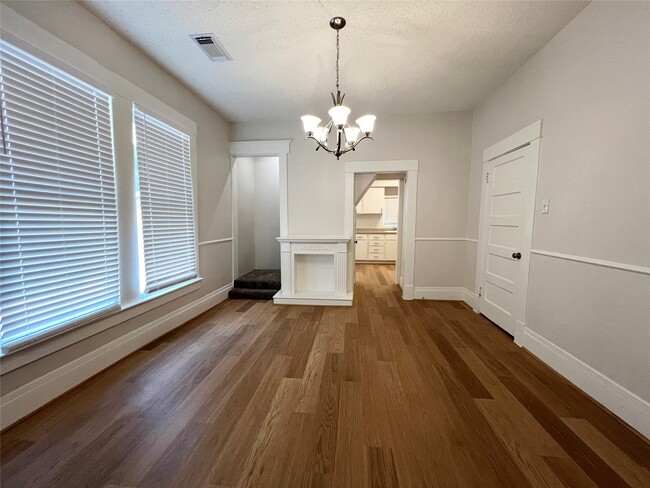 Building Photo - 421 E Myrtle St