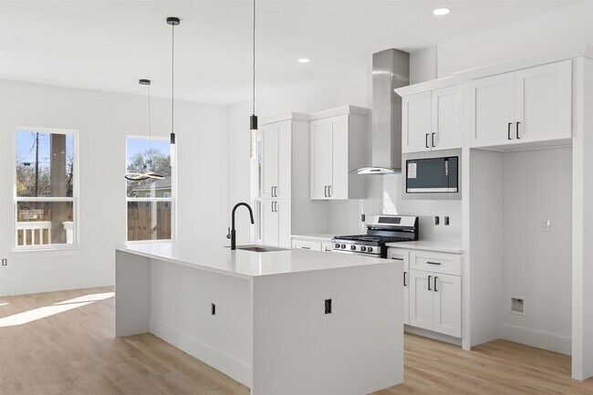 Building Photo - 615 Lettie St