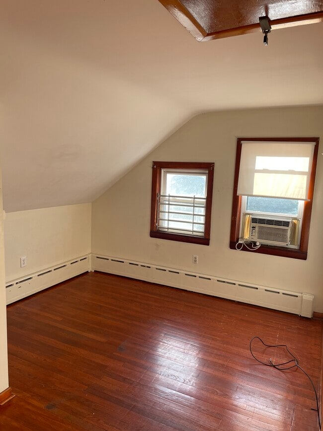 Building Photo - 84 Bridge St