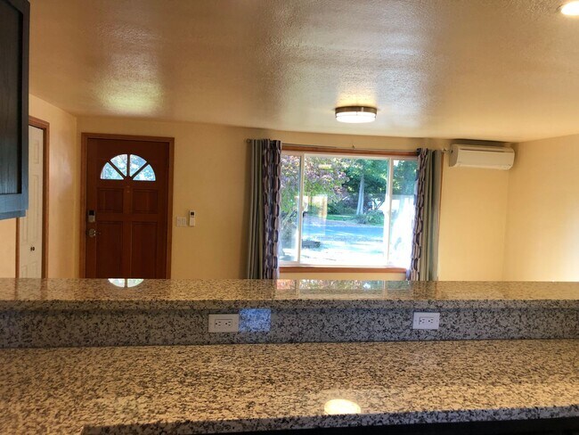Building Photo - 3 bedroom 2 bathroom house in Thurston!