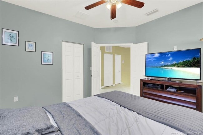 Building Photo - 301 S Compass Dr