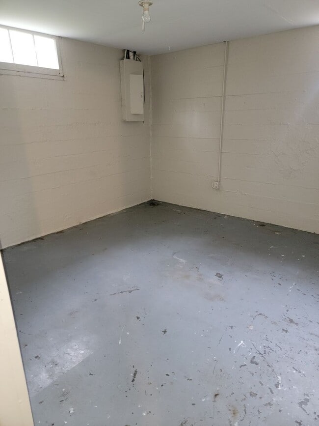 Building Photo - Charming, spacious Craftsman style Lakewood Home