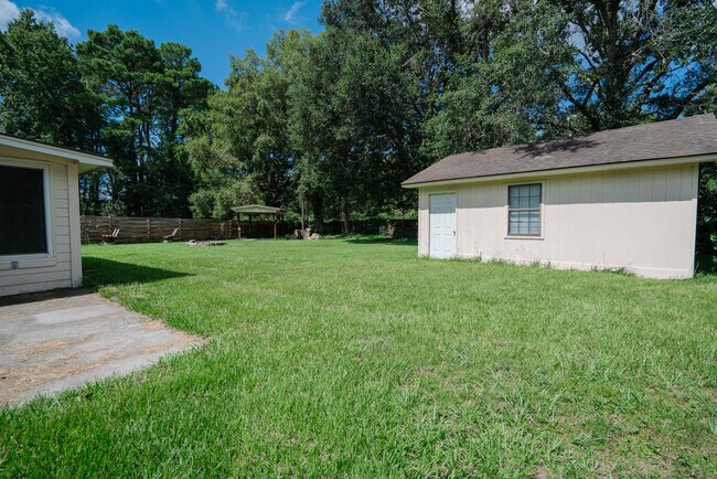 Building Photo - 122 Longleaf Cir