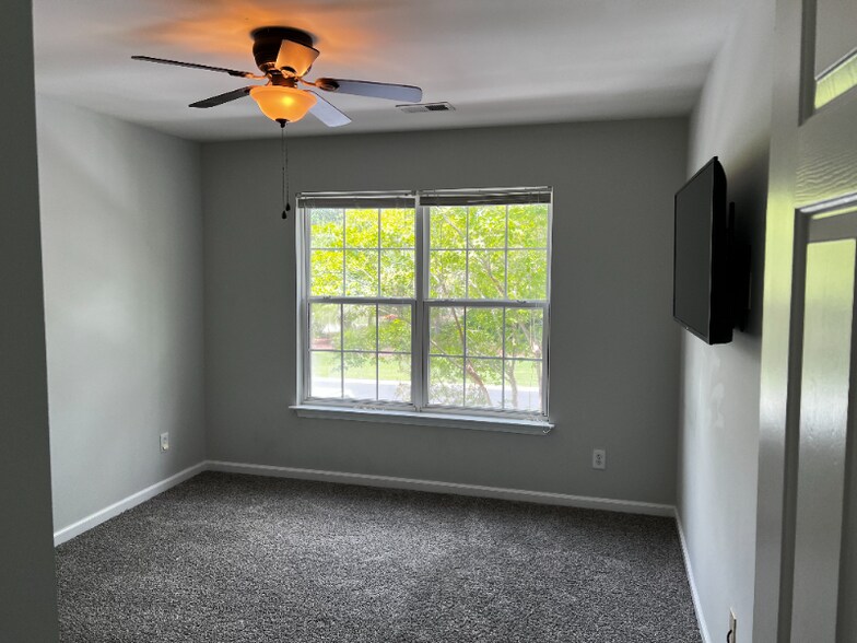 Building Photo - 136 Madrid Dr