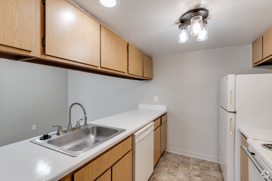 1BR, 1BA - 708 SF - Cedar Trail Apartments