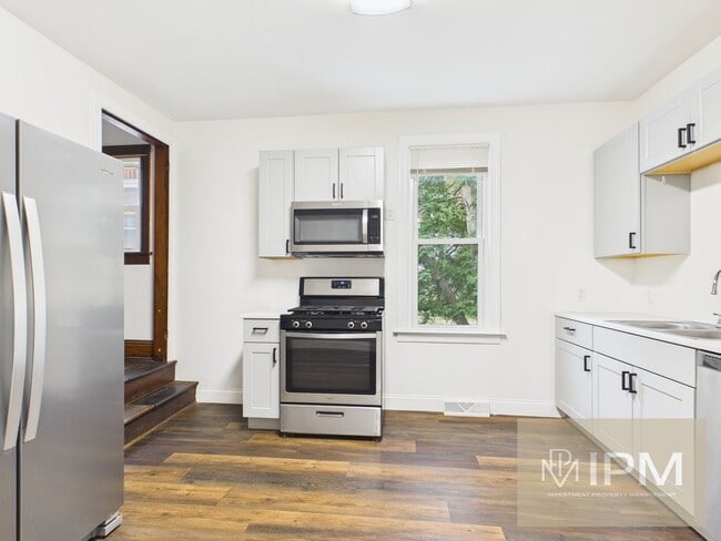 Building Photo - 1/2 OFF 1st Months' Rent! Available Now! 3...