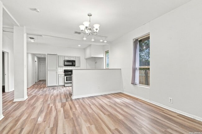 Building Photo - 262 E Southcross