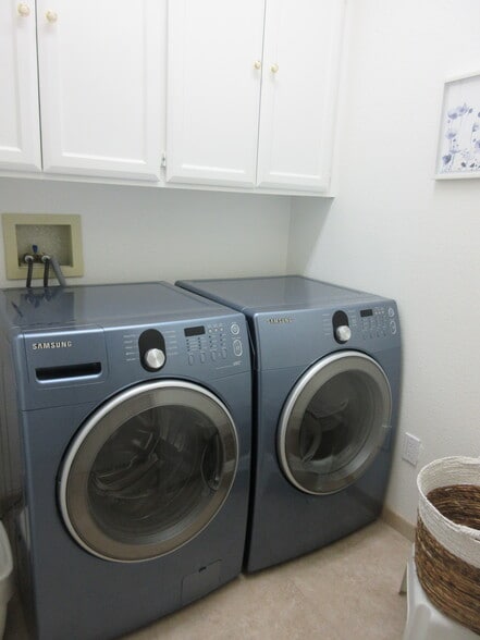 Building Photo - 100 Brandigo Cir