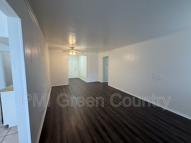 Building Photo - 9832 E 37th St