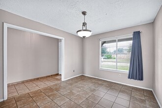 Building Photo - 3602 Cedarcrest Dr