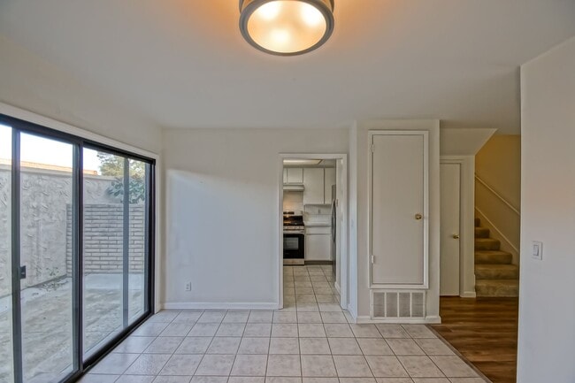 Building Photo - Bright & Airy, End-Unit 3BR2.5BA Townhouse w/ 2-Car Garage in Beautiful Gated Community w/ Pool &...