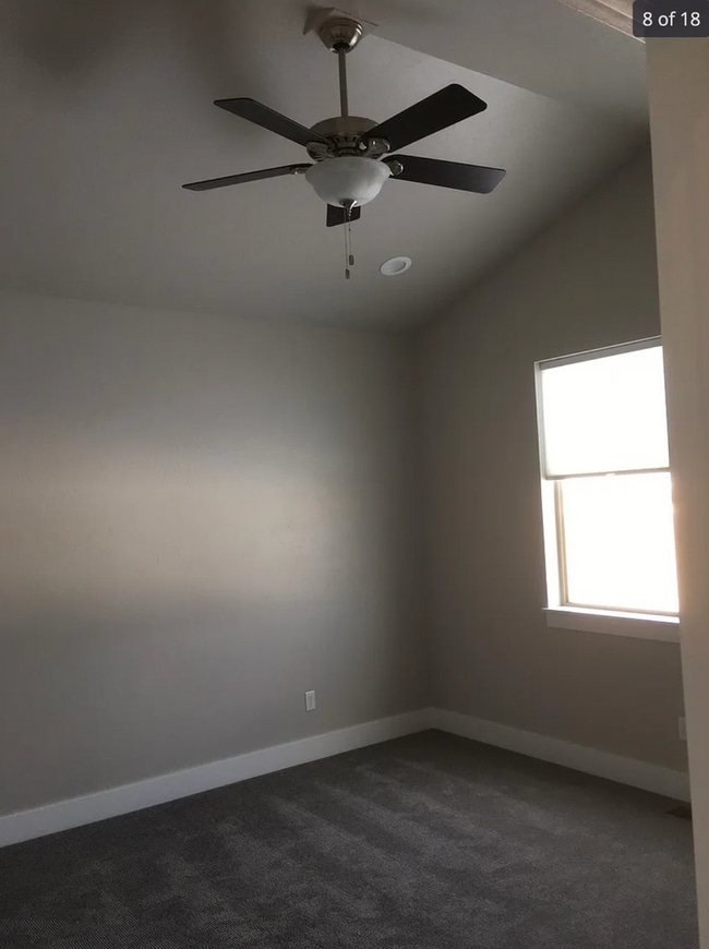 Building Photo - Beautiful 3 Bedroom Home