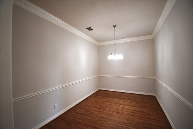 Building Photo - 2835 Briarhurst Park