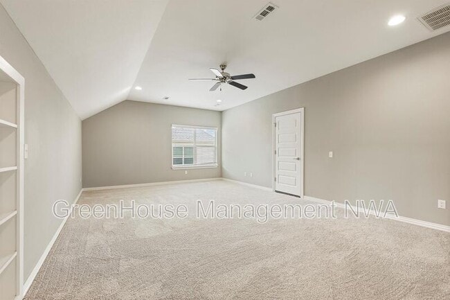 Building Photo - 3702 SW Mistletoe Ave