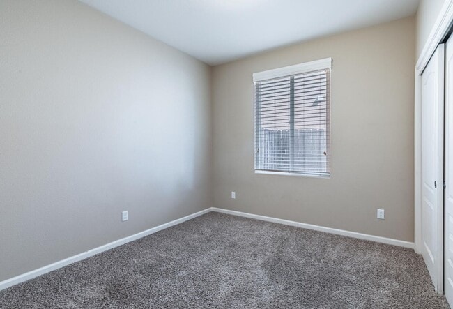 Building Photo - 3475 Bellaire Ave