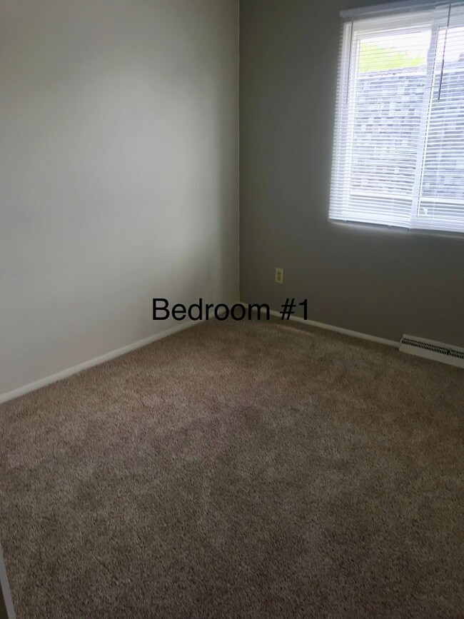 Building Photo - 742 Fairwood Dr