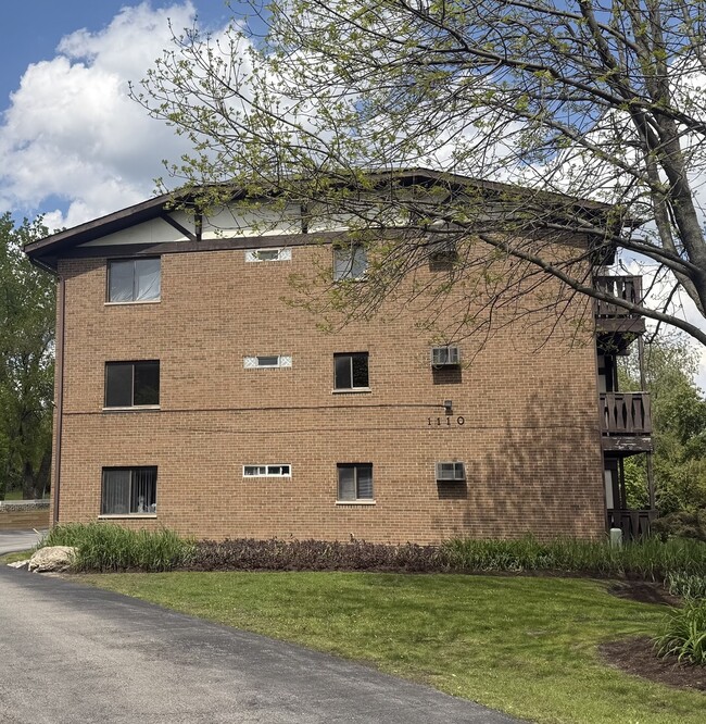 Building Photo - 1110 Chalet Dr
