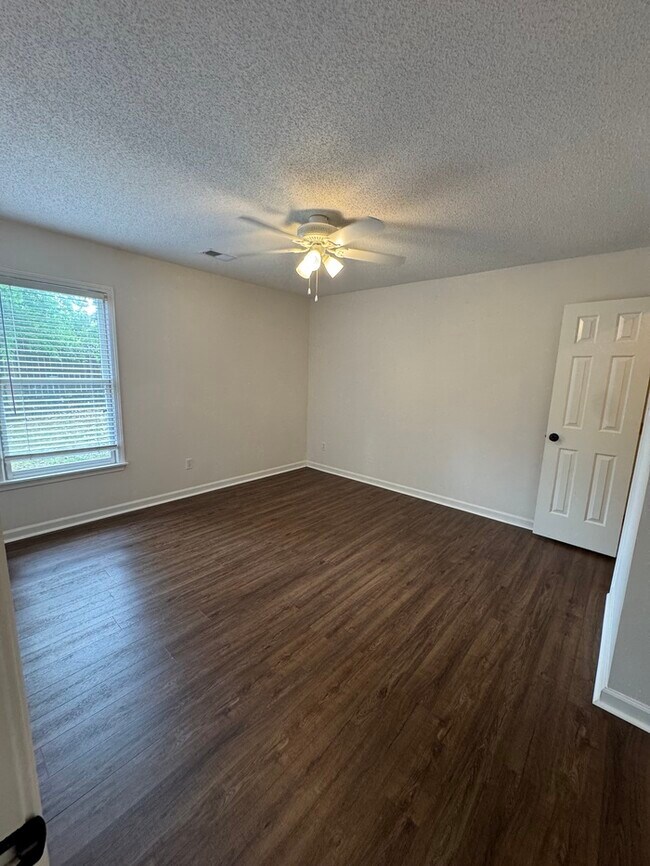 Building Photo - 1966 Abbott Cove