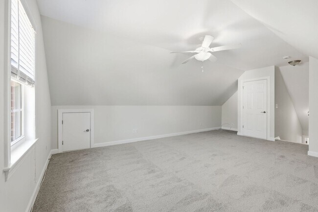 Building Photo - Welcome to Windmill Meadows!