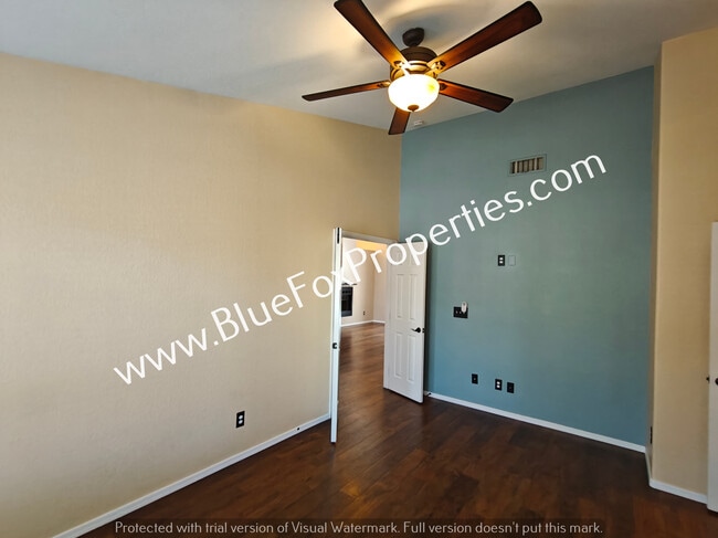 Building Photo - 1560 E Sonoran Desert Dr