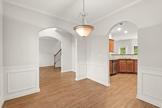 Building Photo - 5 Bedroom in Buford. Great School