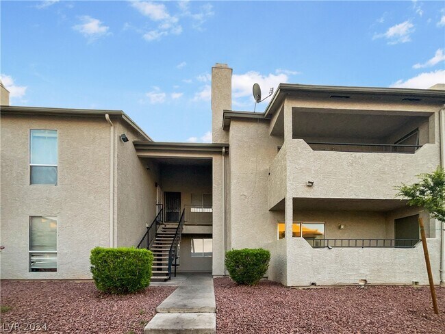 Building Photo - 3749 Carlyle Dr