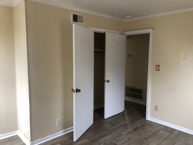 Building Photo - 3 bedroom 1.5 Bathroom