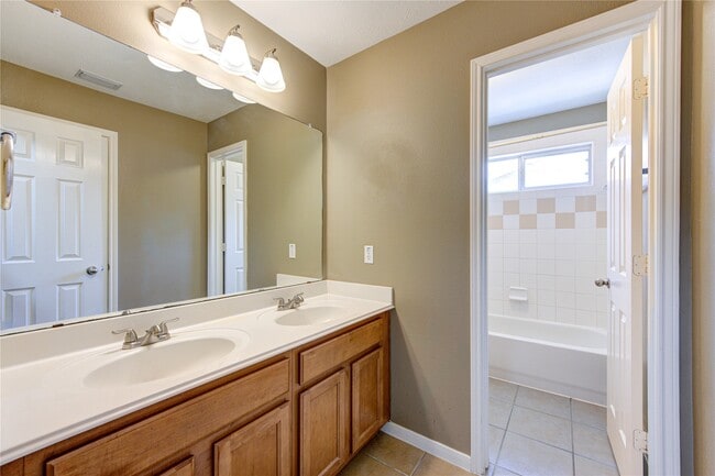 Building Photo - 2810 Shadow Canyon Ln