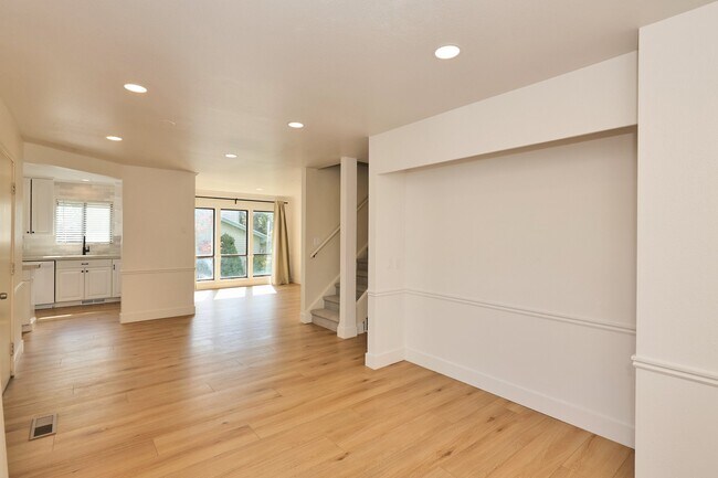 Building Photo - 4498 W Skye Dr