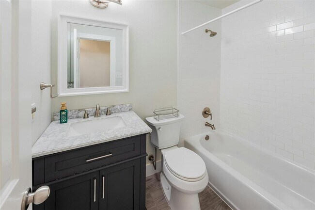 Building Photo - 705 Catumet Dr