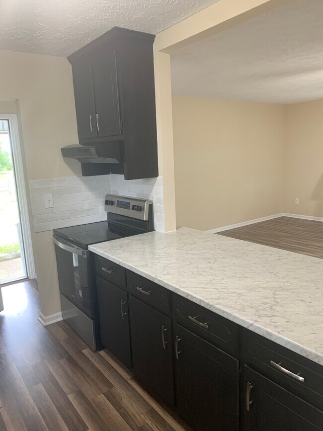 Building Photo - 145 Sally Hill Cir