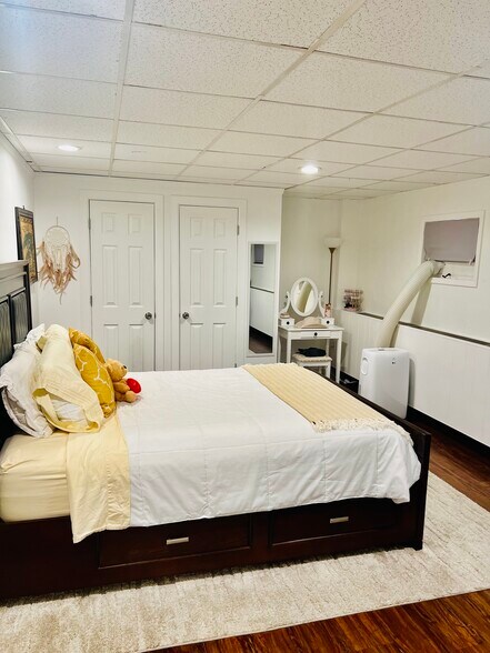 Building Photo - 129 Crisfield St