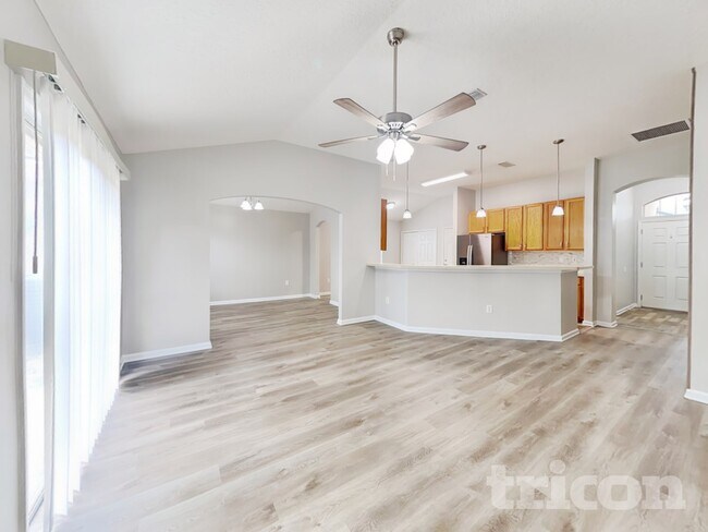 Building Photo - 2450 Creekfront Dr