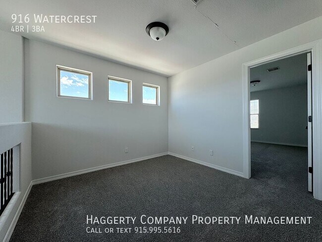 Building Photo - 916 Watercrest-