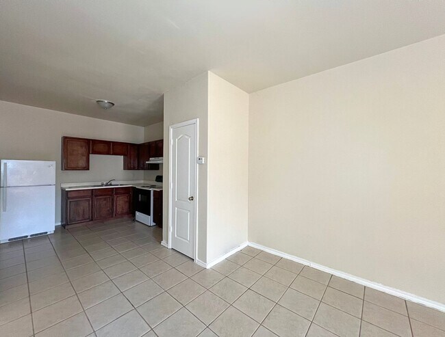 Building Photo - 3110 Potomac Loop