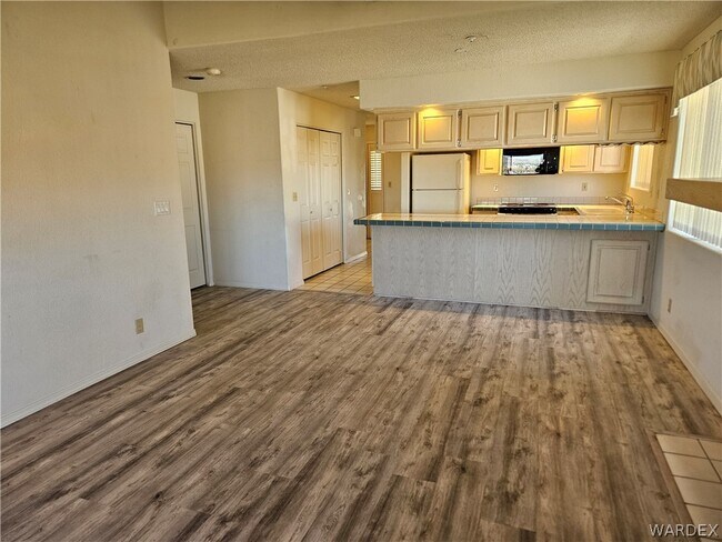 Building Photo - 2022 Merrill Ln