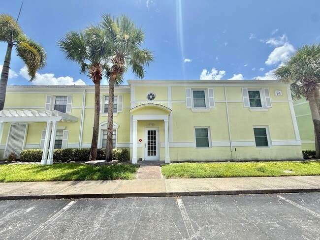 Building Photo - 4730 Coquina Key Dr SE