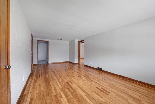 Building Photo - 1437 Lincoln Way