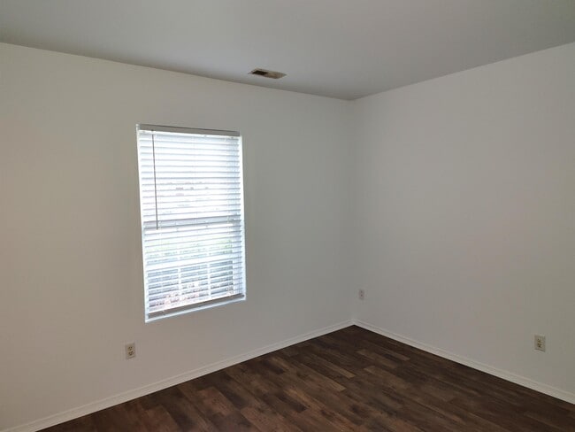 Building Photo - 2502 Buckleigh Dr