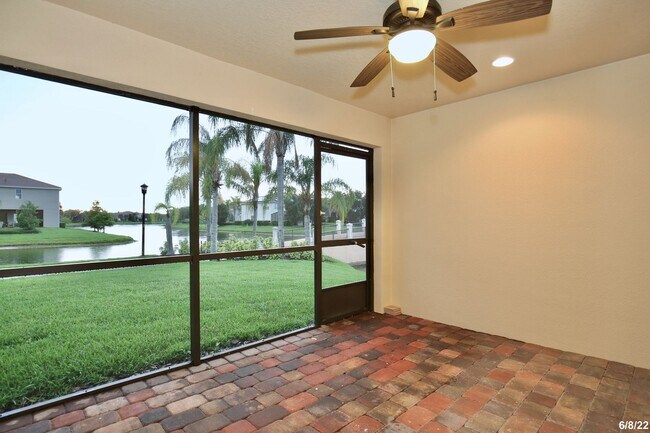 Building Photo - Beautiful 3/2 Corner Duplex with Water Vie...