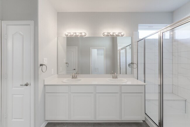 Building Photo - 1225 Red Hills Dr