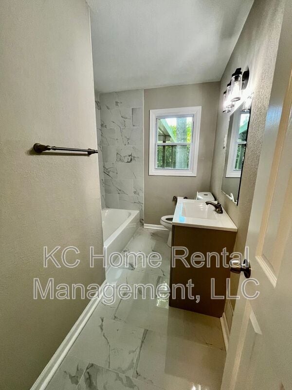 Building Photo - 4514 Monroe Ave
