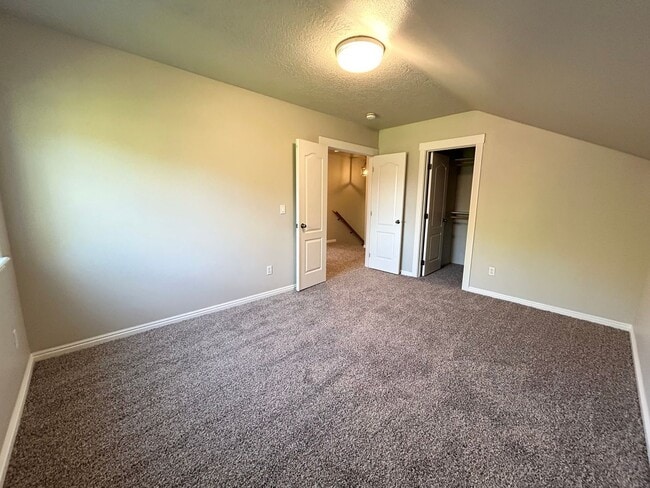 Building Photo - Lochsa Falls 5 Bedroom Home with Private B...