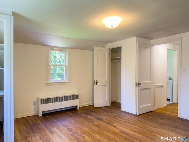Building Photo - 19 Armory St